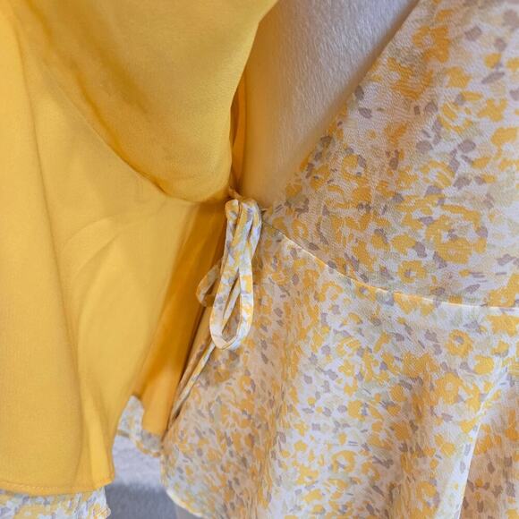 Skies Are Blue Floral Wrap Blouse Flutter Sleeve Sz S Cottage Core Femme - Picture 9 of 11